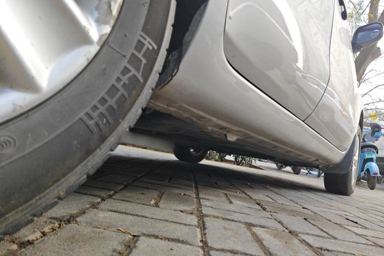 Used Nissan Livina 2010 Jingyue Edition 1.6L Manual All-Around Model Chassis Rear Right