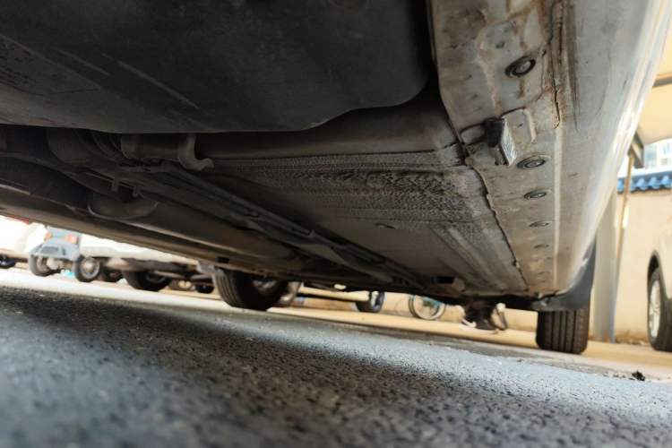 Used Nissan Livina 2010 Jingyue Edition 1.6L Manual All-Around Model Chassis Rear Right
