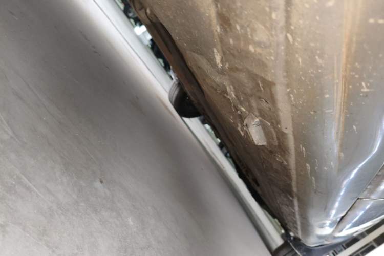 Used Nissan Livina 2010 Jingyue Edition 1.6L Manual All-Around Model Chassis Rear Right
