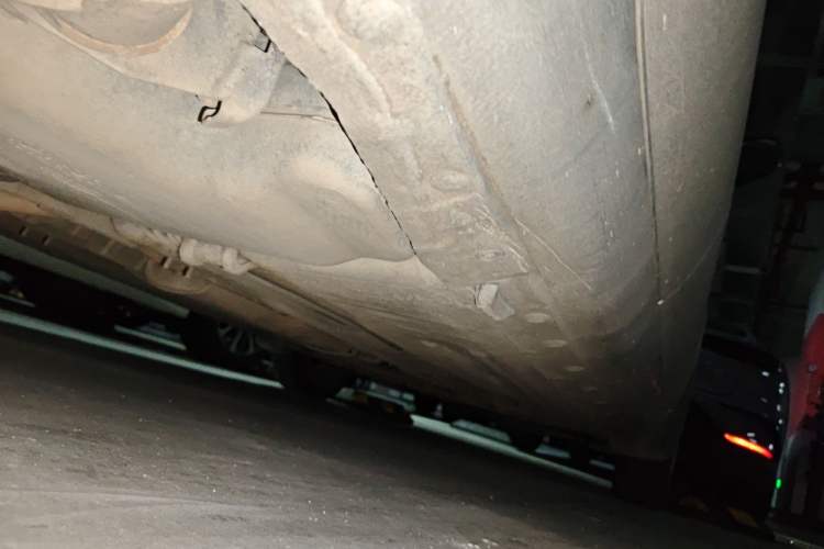 Used Nissan Livina 2010 Jingyue Edition 1.6L Manual All-Around Model Chassis Rear Right
