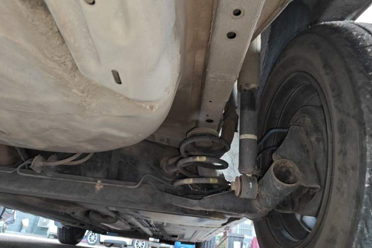 Used Nissan Livina 2010 Jingyue Edition 1.6L Manual All-Around Model Chassis Rear Right