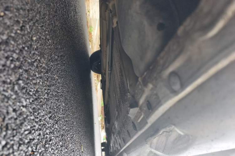 Used Nissan Livina 2010 Jingyue Edition 1.6L Manual All-Around Model Chassis Rear Right