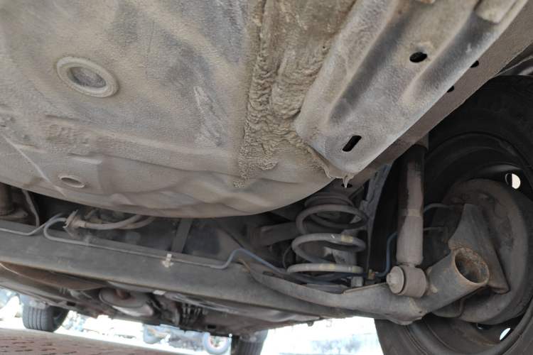 Used Nissan Livina 2010 Jingyue Edition 1.6L Manual All-Around Model Chassis Rear Right