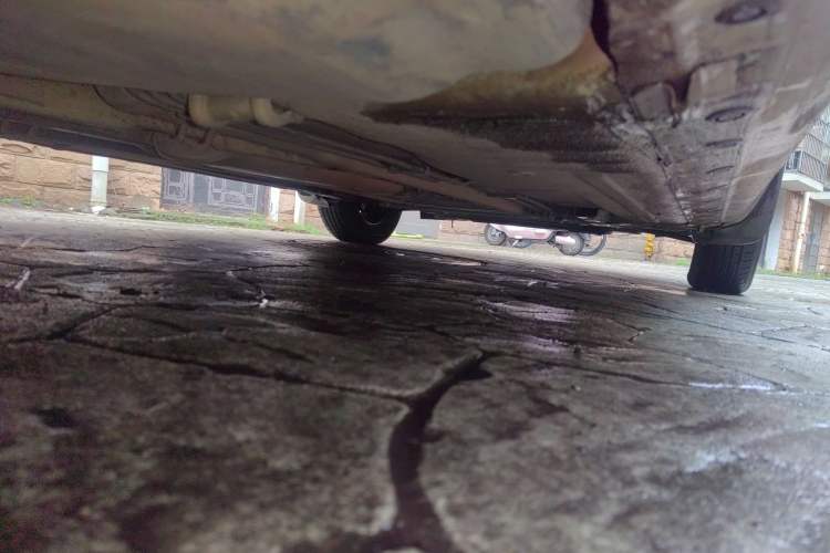 Used Nissan Livina 2010 Jingyue Edition 1.6L Manual All-Around Model Chassis Rear Right