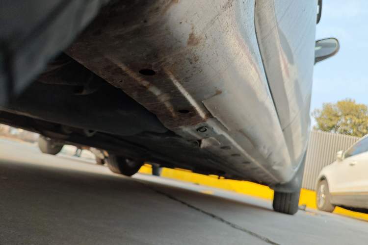 Used Nissan Livina 2010 Jingyue Edition 1.6L Manual All-Around Model Chassis Rear Right