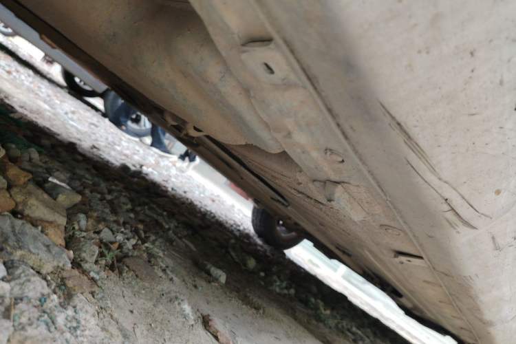 Used Nissan Livina 2010 Jingrui Edition 1.6L Manual Standard Model Chassis Rear Right