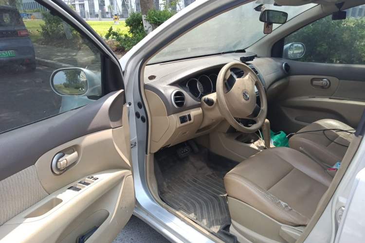 Used Nissan Livina 2010 Jingyue Edition 1.6L Automatic XuanNeng Model Driver Seat