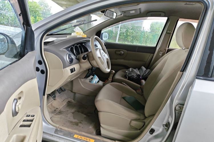 Used Nissan Livina 2010 Jingyue Edition 1.6L Manual All-Around Model Driver Seat