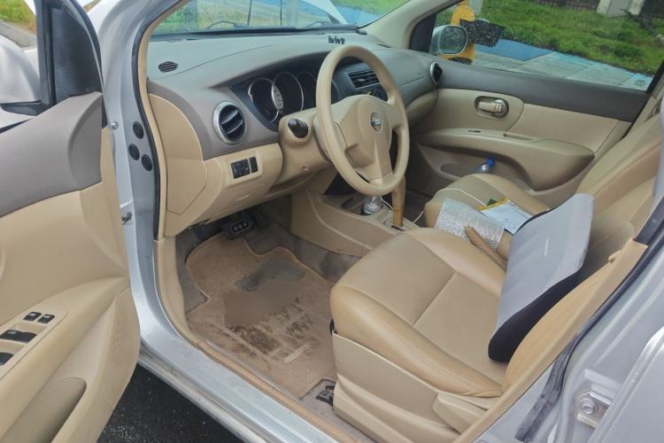 Used Nissan Livina 2010 Jingyue Edition 1.6L Automatic All-in-One Model Driver Seat