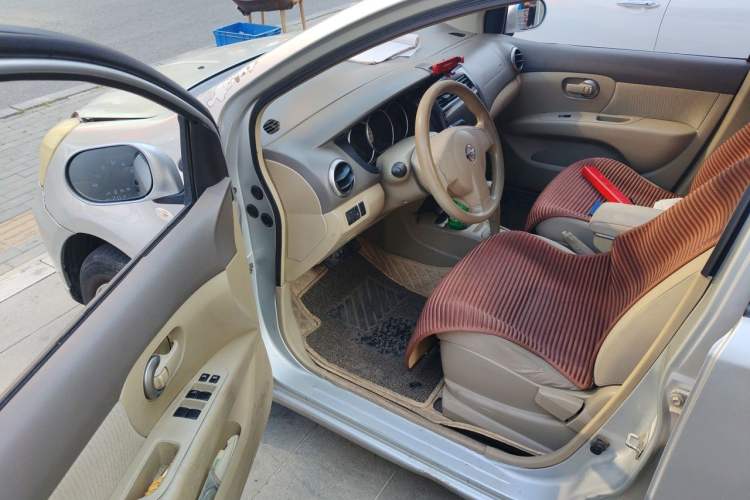 Used Nissan Livina 2010 Jingyue Edition 1.6L Automatic All-in-One Model Driver Seat