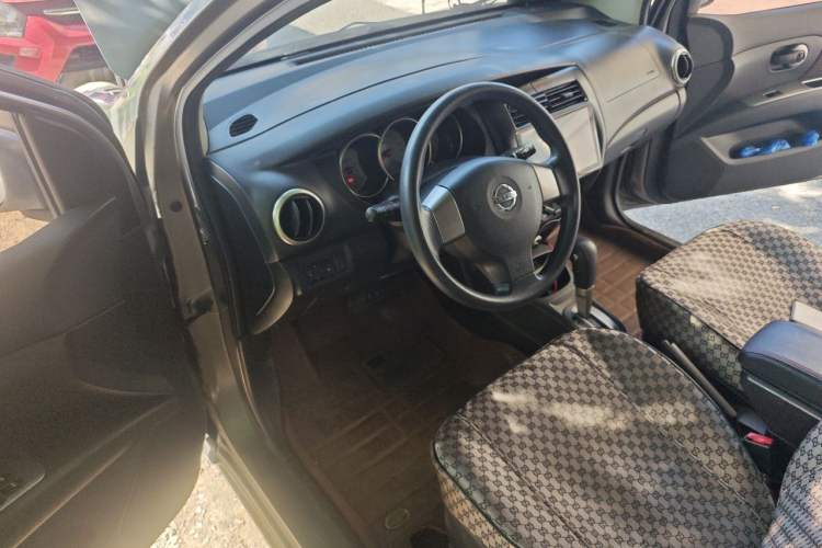Used Nissan Livina 2010 JINRUI Edition 1.6L Automatic Standard Model Driver Seat