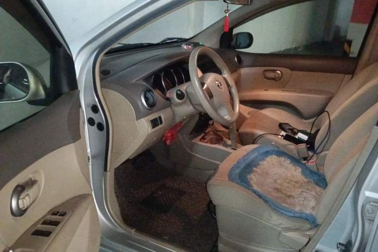 Used Nissan Livina 2010 Jingyue Edition 1.6L Automatic Supercharged Model Driver Seat