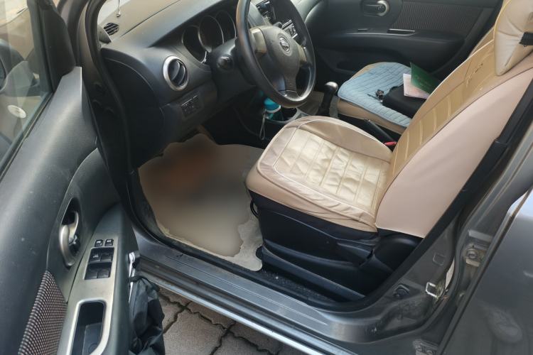 Used Nissan Livina 2010 Jingrui Edition 1.6L Manual Standard Model Driver Seat