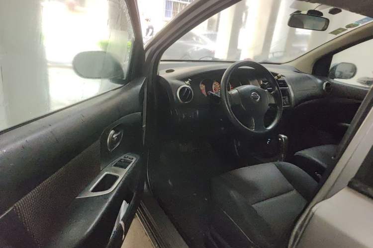 Used Nissan Livina 2010 JINRUI Edition 1.6L Automatic Standard Model Driver Seat