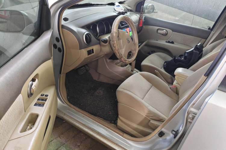 Used Nissan Livina 2010 Jingyue Edition 1.6L Automatic Supercharged Model Driver Seat