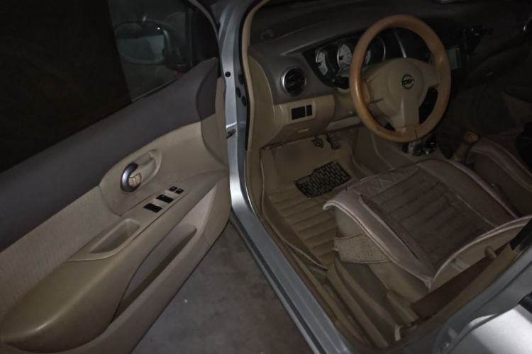 Used Nissan Livina 2010 Jingyue Edition 1.6L Manual All-Around Model Driver Seat