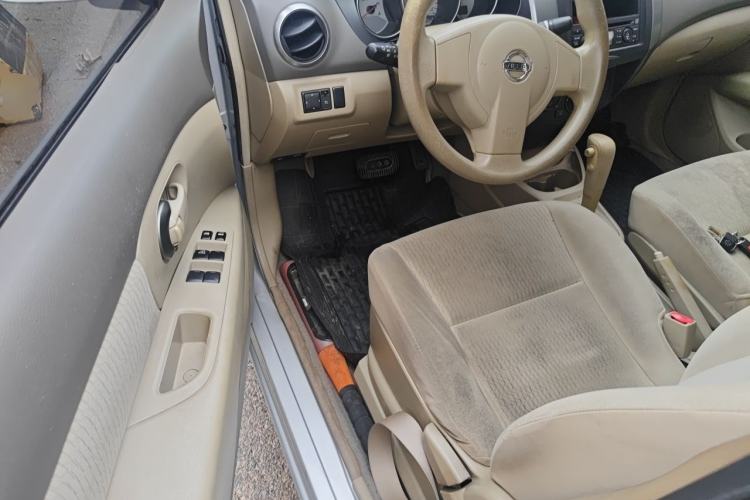 Used Nissan Livina 2010 Jingyue Edition 1.6L Automatic All-in-One Model Driver Seat