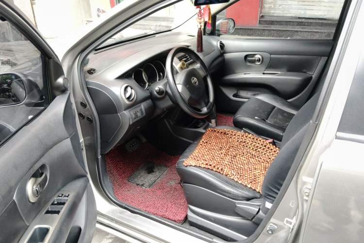 Used Nissan Livina 2010 Jingrui Edition 1.6L Automatic Smart Model Driver Seat