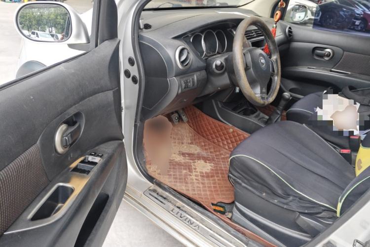 Used Nissan Livina 2010 Jingrui Edition 1.6L Manual Standard Model Driver Seat