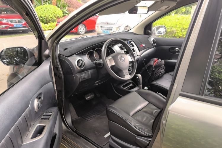 Used Nissan Livina 2010 Jingrui Edition 1.6L Automatic Smart High-End Model Driver Seat