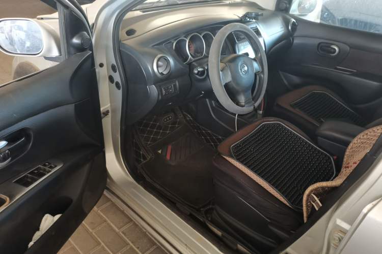 Used Nissan Livina 2010 Jingrui Edition 1.6L Automatic Smart Model Driver Seat