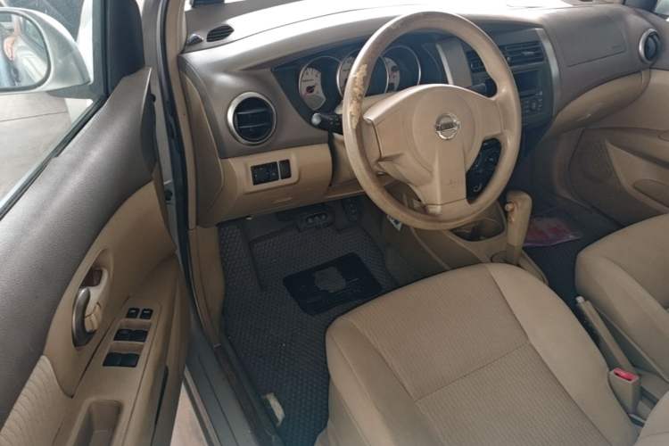 Used Nissan Livina 2010 Jingyue Edition 1.6L Automatic Supercharged Model Driver Seat
