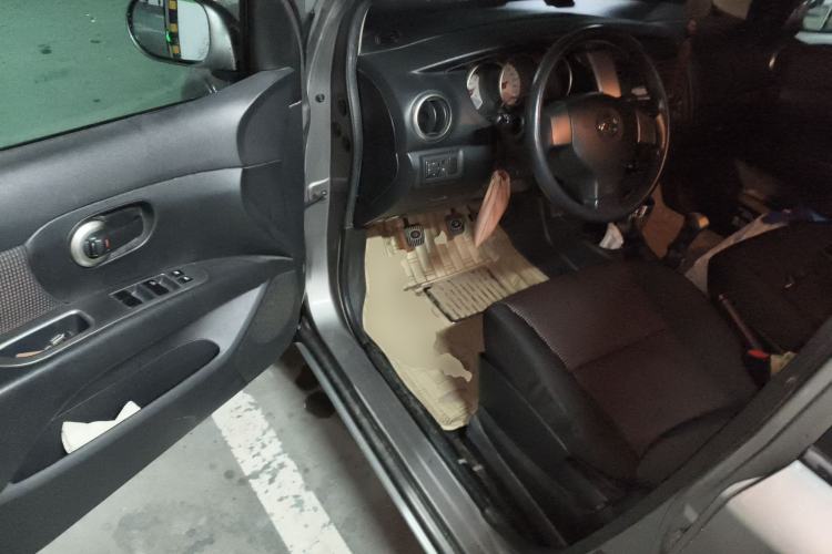 Used Nissan Livina 2010 Jingrui Edition 1.6L Manual Standard Model Driver Seat