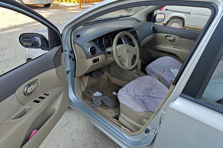 Used Nissan Livina 2010 Jingyue Edition 1.6L Automatic All-in-One Model Driver Seat