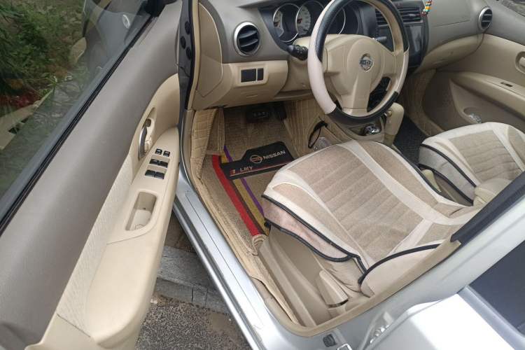 Used Nissan Livina 2010 Jingyue Edition 1.6L Automatic All-in-One Model Driver Seat