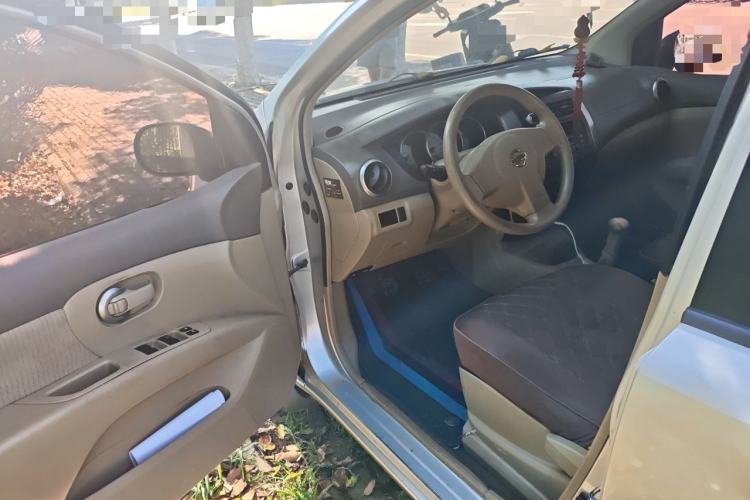 Used Nissan Livina 2010 Jingyue Edition 1.6L Manual All-Around Model Driver Seat
