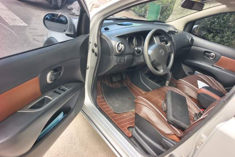 Used Nissan Livina 2010 JINRUI Edition 1.6L Automatic Standard Model Driver Seat