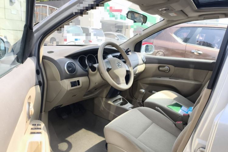 Used Nissan Livina 2010 Jingyue Edition 1.6L Manual All-Around Model Driver Seat