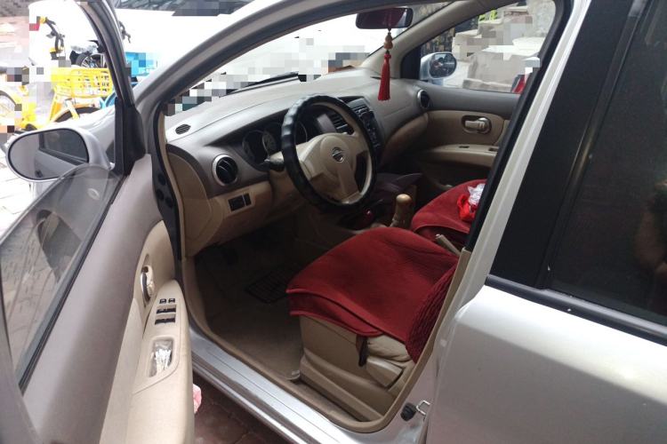 Used Nissan Livina 2010 Jingyue Edition 1.6L Manual All-Around Model Driver Seat