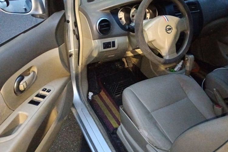 Used Nissan Livina 2010 Jingyue Edition 1.6L Automatic All-in-One Model Driver Seat