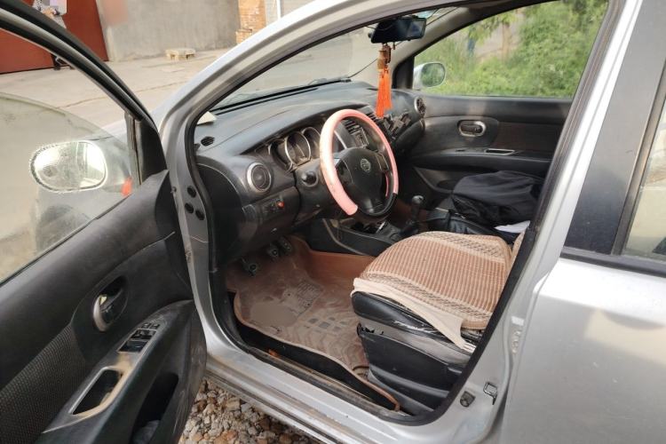 Used Nissan Livina 2010 Jingrui Edition 1.6L Manual Standard Model Driver Seat