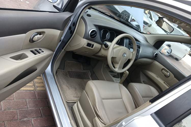 Used Nissan Livina 2010 Jingyue Edition 1.6L Automatic All-in-One Model Driver Seat