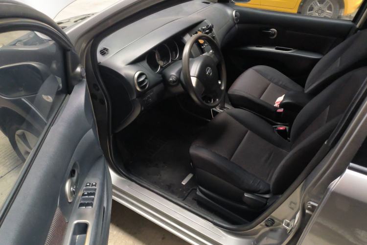 Used Nissan Livina 2010 Jingrui Edition 1.6L Automatic Smart Model Driver Seat