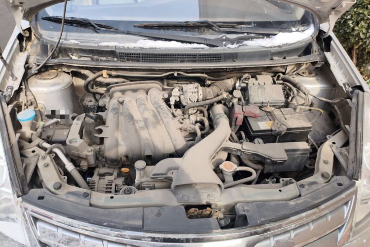 Used Nissan Livina 2010 Jingyue Edition 1.6L Manual All-Around Model Engine Bay