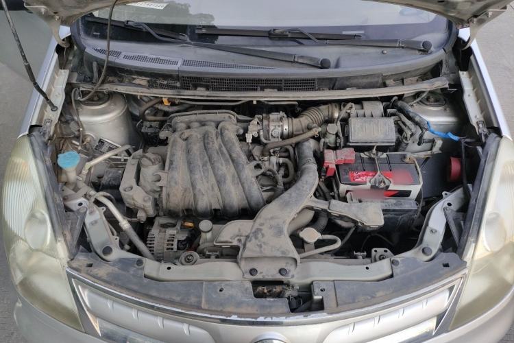 Used Nissan Livina 2010 Jingyue Edition 1.6L Manual All-Around Model Engine Bay