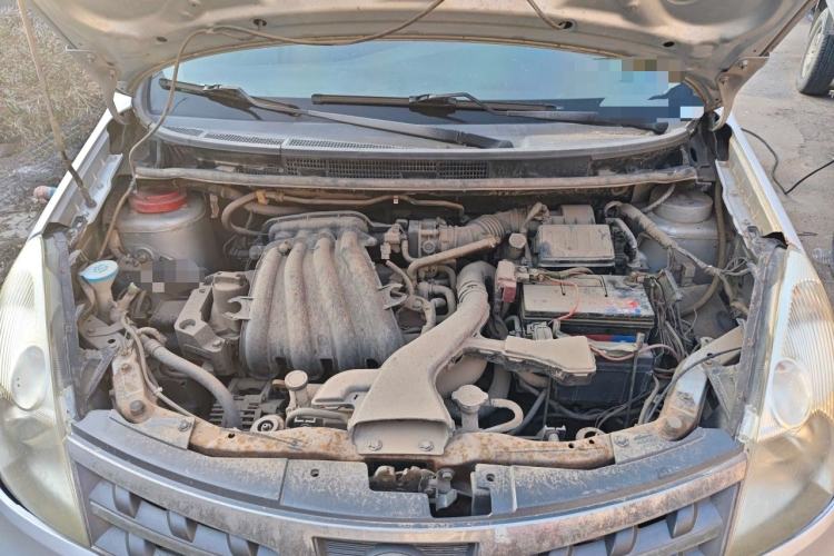 Used Nissan Livina 2010 Jingyue Edition 1.6L Manual All-Around Model Engine Bay