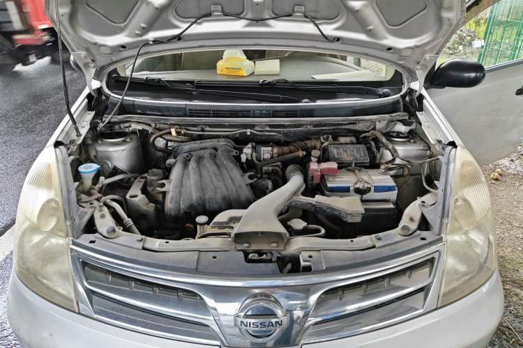 Used Nissan Livina 2010 Jingyue Edition 1.6L Manual All-Around Model Engine Bay