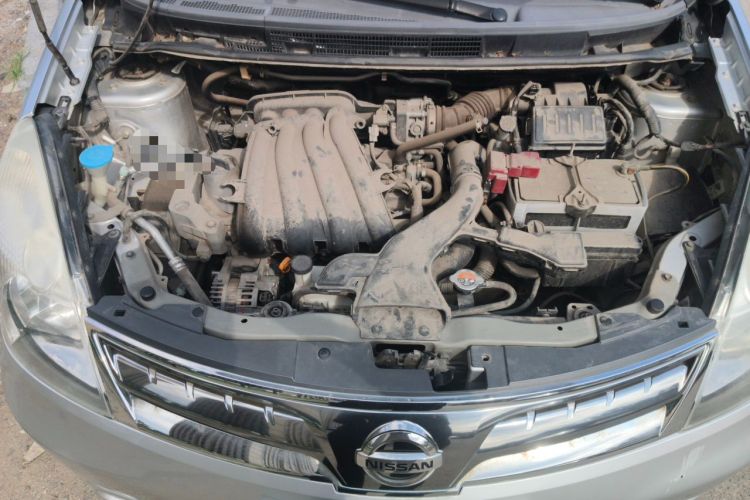 Used Nissan Livina 2010 Jingyue Edition 1.6L Manual All-Around Model Engine Bay
