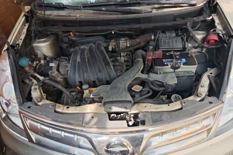 Used Nissan Livina 2010 Jingyue Edition 1.6L Manual All-Around Model Engine Bay