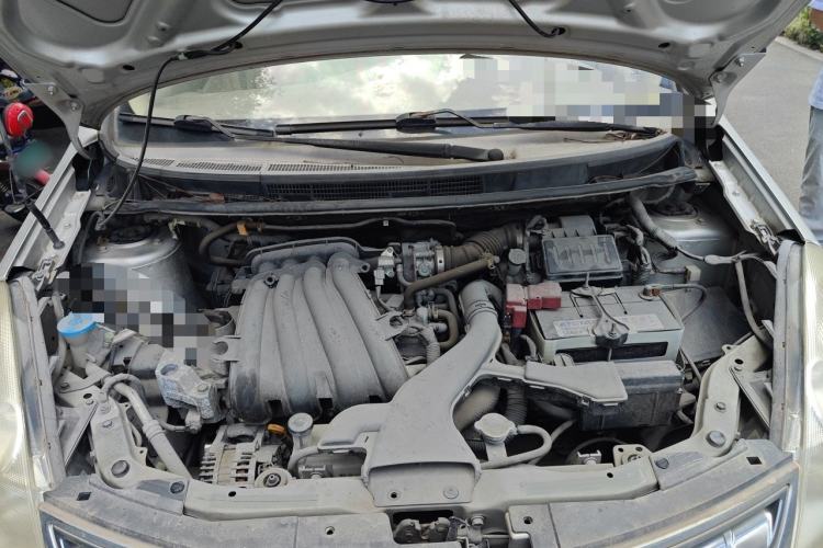 Used Nissan Livina 2010 Jingyue Edition 1.6L Manual All-Around Model Engine Bay