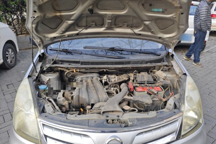 Used Nissan Livina 2010 Jingyue Edition 1.6L Manual All-Around Model Engine Bay
