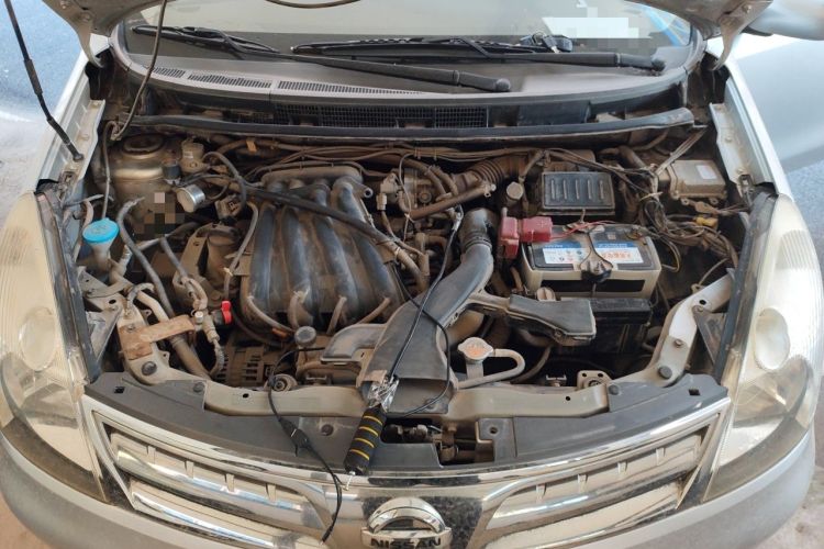 Used Nissan Livina 2010 Jingyue Edition 1.6L Manual All-Around Model Engine Bay