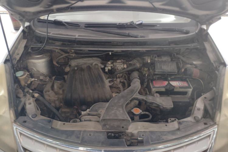 Used Nissan Livina 2010 Jingyue Edition 1.6L Manual All-Around Model Engine Bay