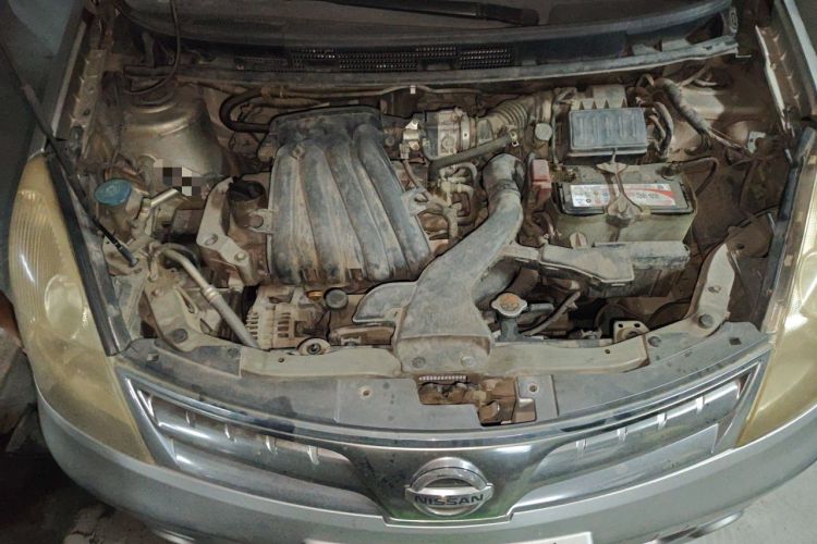 Used Nissan Livina 2010 Jingyue Edition 1.6L Manual All-Around Model Engine Bay