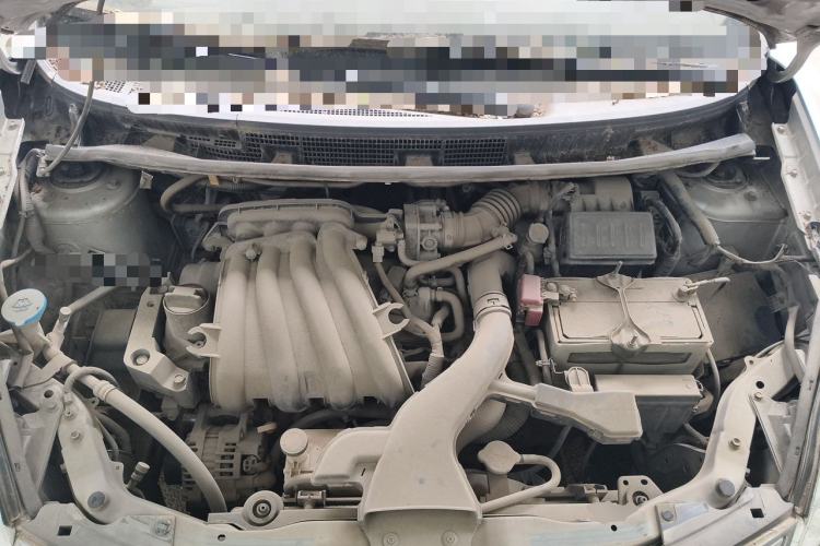 Used Nissan Livina 2010 Jingyue Edition 1.6L Manual All-Around Model Engine Bay