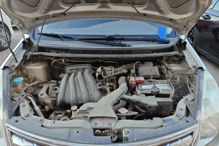 Used Nissan Livina 2010 Jingyue Edition 1.6L Manual All-Around Model Engine Bay